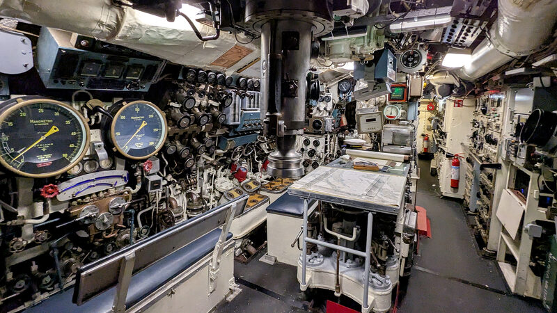Naval History Museum : 'Control room to all hands — prepare to raise the periscope!'