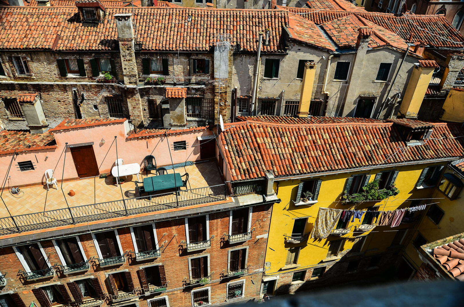 Palazzo Contarini del Bovolo : With every step upward, the city’s rooftops stretch further into view