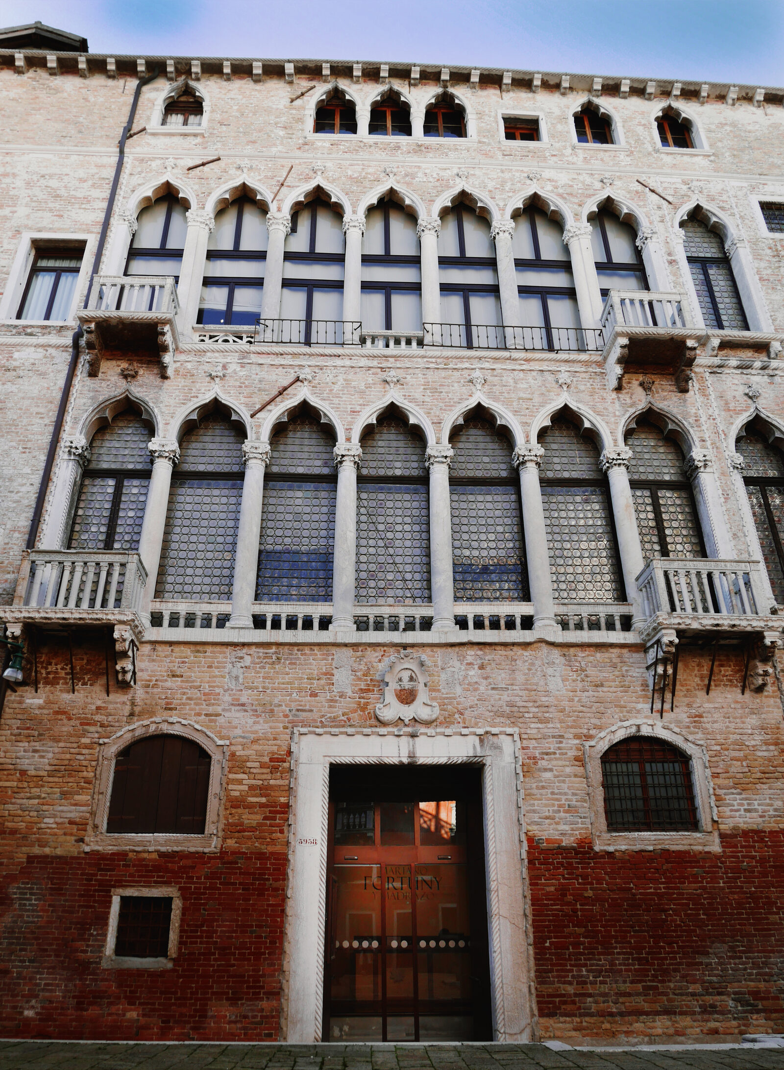 Palazzo Fortuny : The beautiful facade of the palace and the main entrance