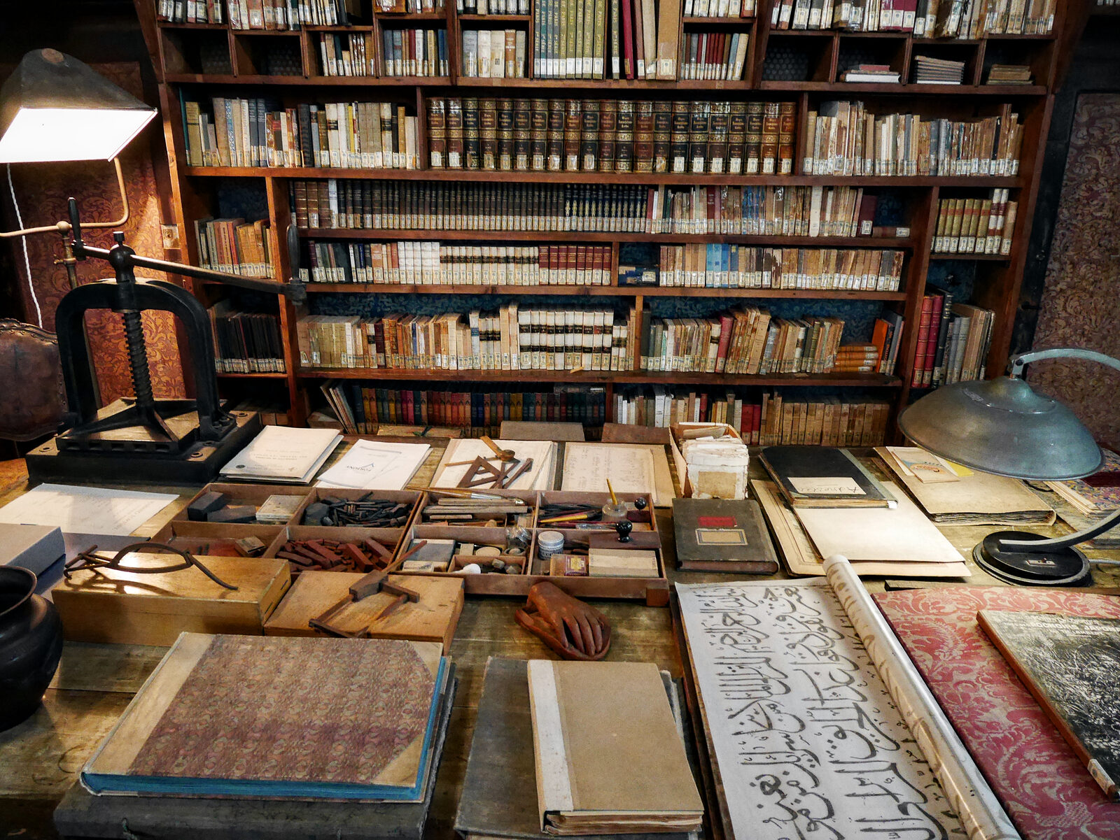 Palazzo Fortuny : Fortuny's private library is a fantastic and magical space filled with precious objects, curiosities, tools, and rare books