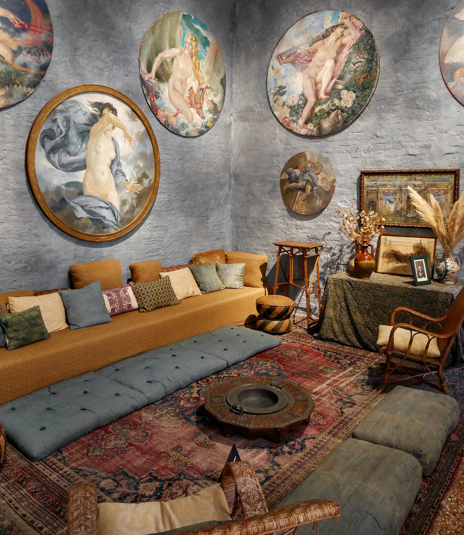 Palazzo Fortuny : The walls surrounding the cozy seating feature paintings from the cycle dedicated to the four elements: air, earth, fire, and water