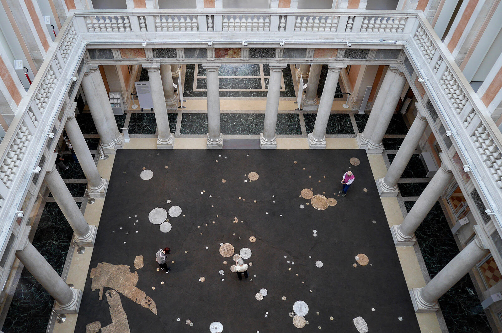 Palazzo Grassi : Looking down from the highest level, you get a bird’s-eye view of the temporary installation overlaying the historic marble floor — a striking contrast of old and new