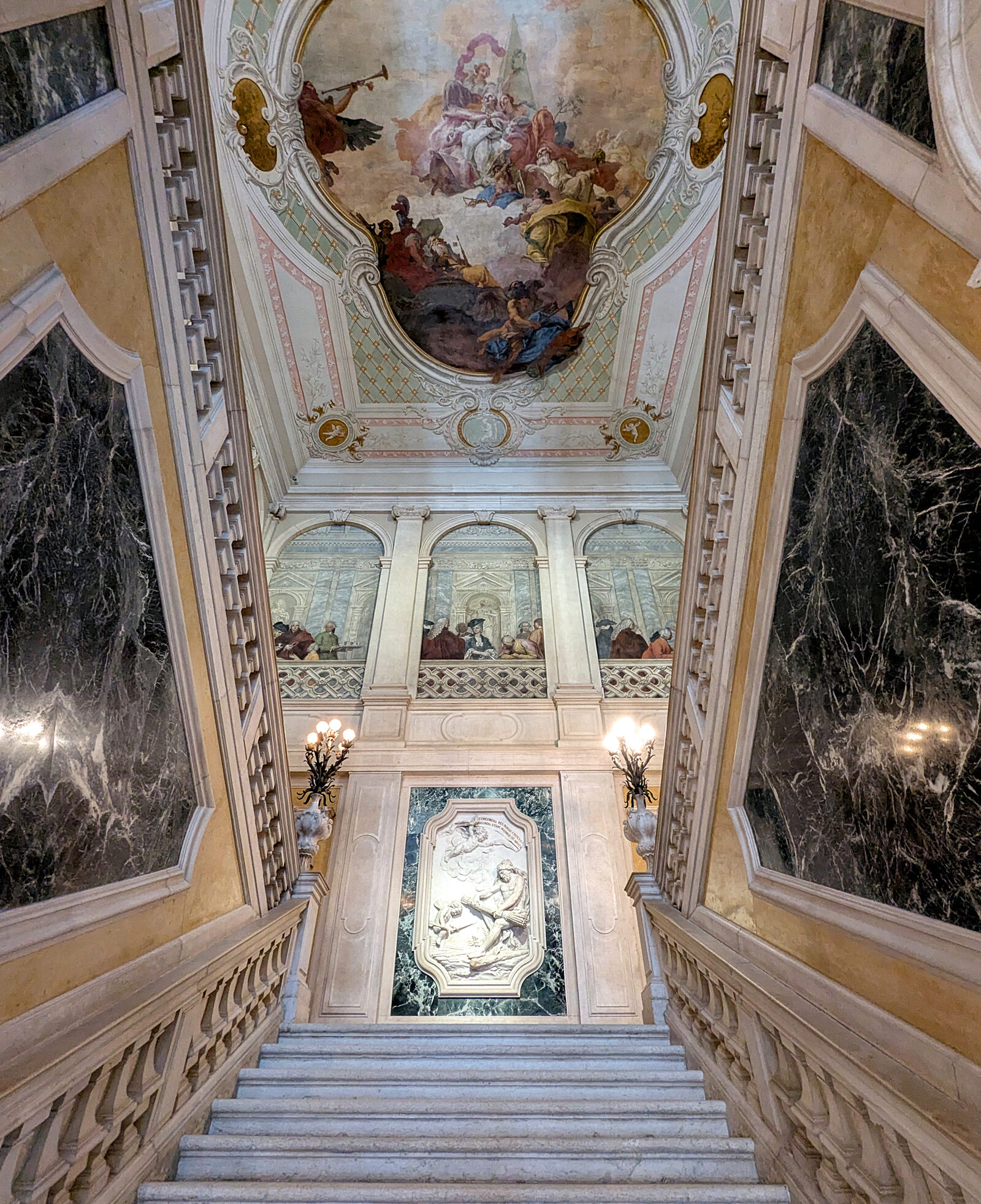 Palazzo Grassi : If you look up, you’ll be greeted by a majestic 18th-century ceiling fresco by Giambattista Canal — an allegorical composition bursting with drama and color.