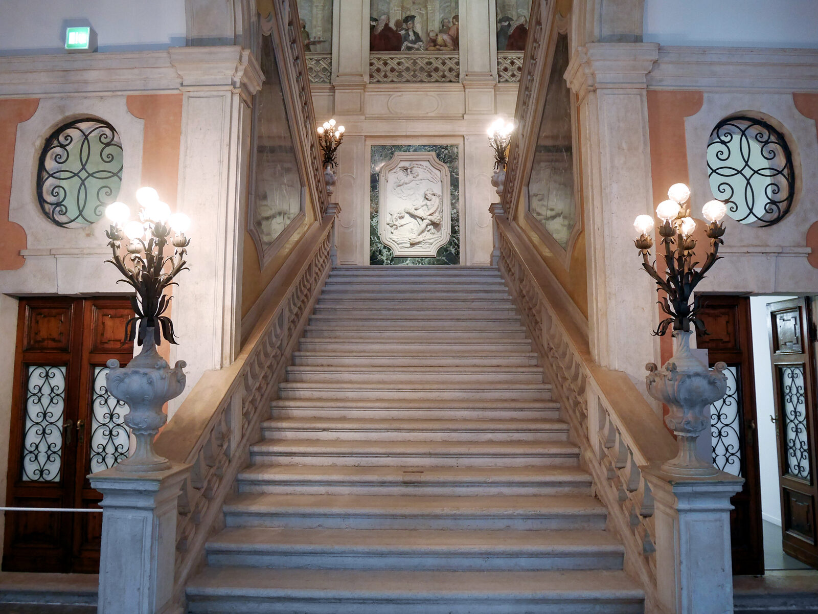 Palazzo Grassi : Alright, let’s now ascend the monumental staircase that leads to the exhibition rooms