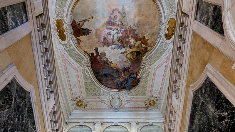 Palazzo Grassi : If you look up, you’ll be greeted by a majestic 18th-century ceiling fresco by Giambattista Canal — an allegorical composition bursting with drama and color.