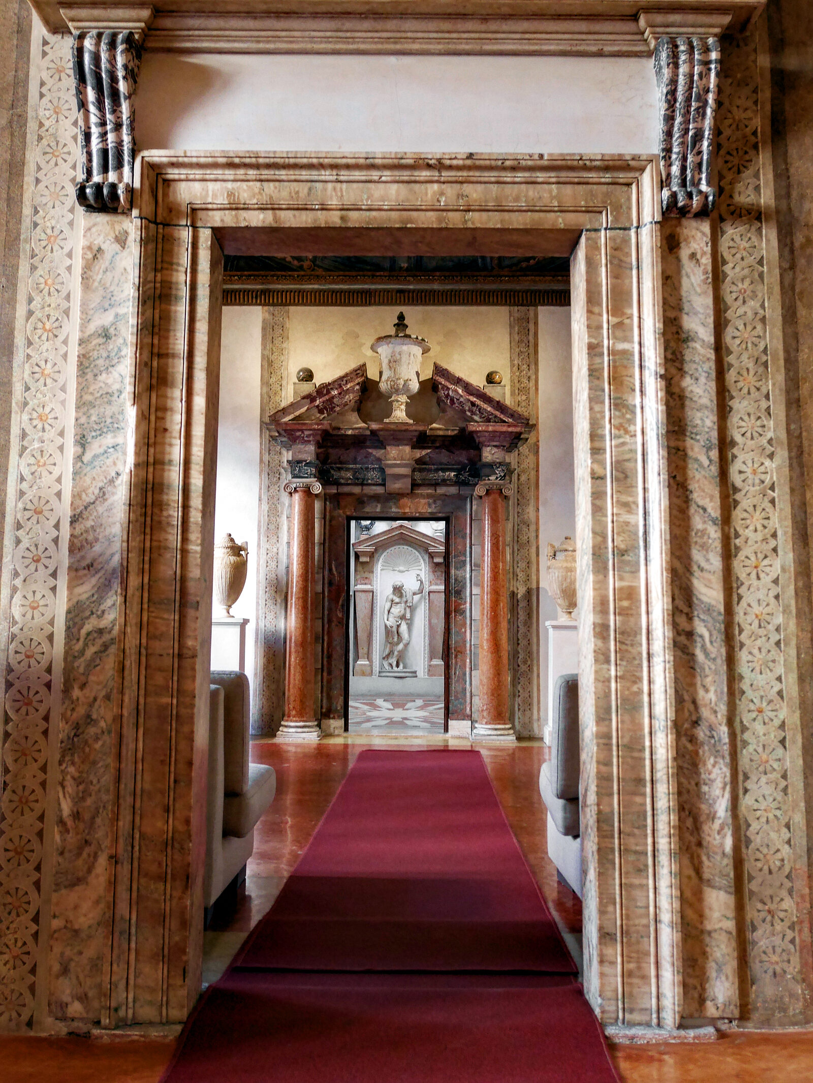 Palazzo Grimani : Retracing our steps, through the Antitribuna, to the next impressive room ...