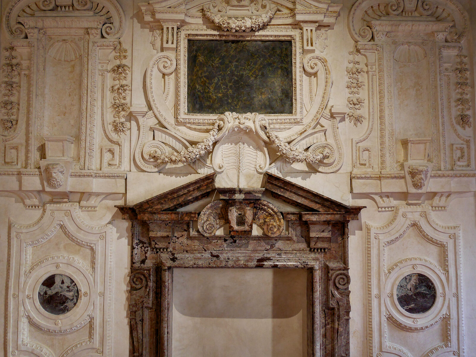 Palazzo Grimani : The palace features numerous grotesques, a decorative style popular in Renaissance Rome, but rarely used in Venice