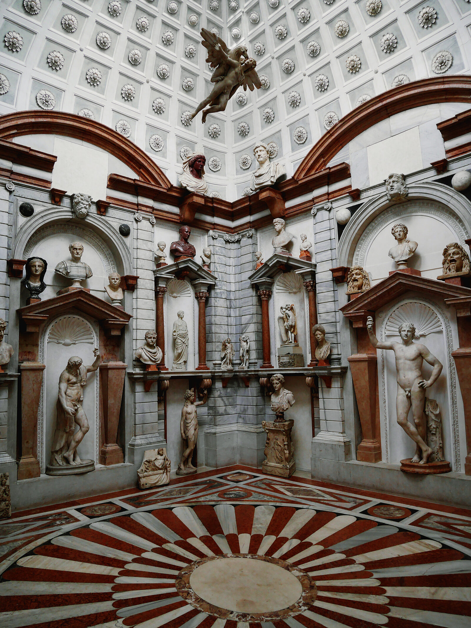 Palazzo Grimani : Giovanni Grimani aimed to impress his guests with the Tribuna as the grand finale of their journey through the equally impressive rooms that precede it
