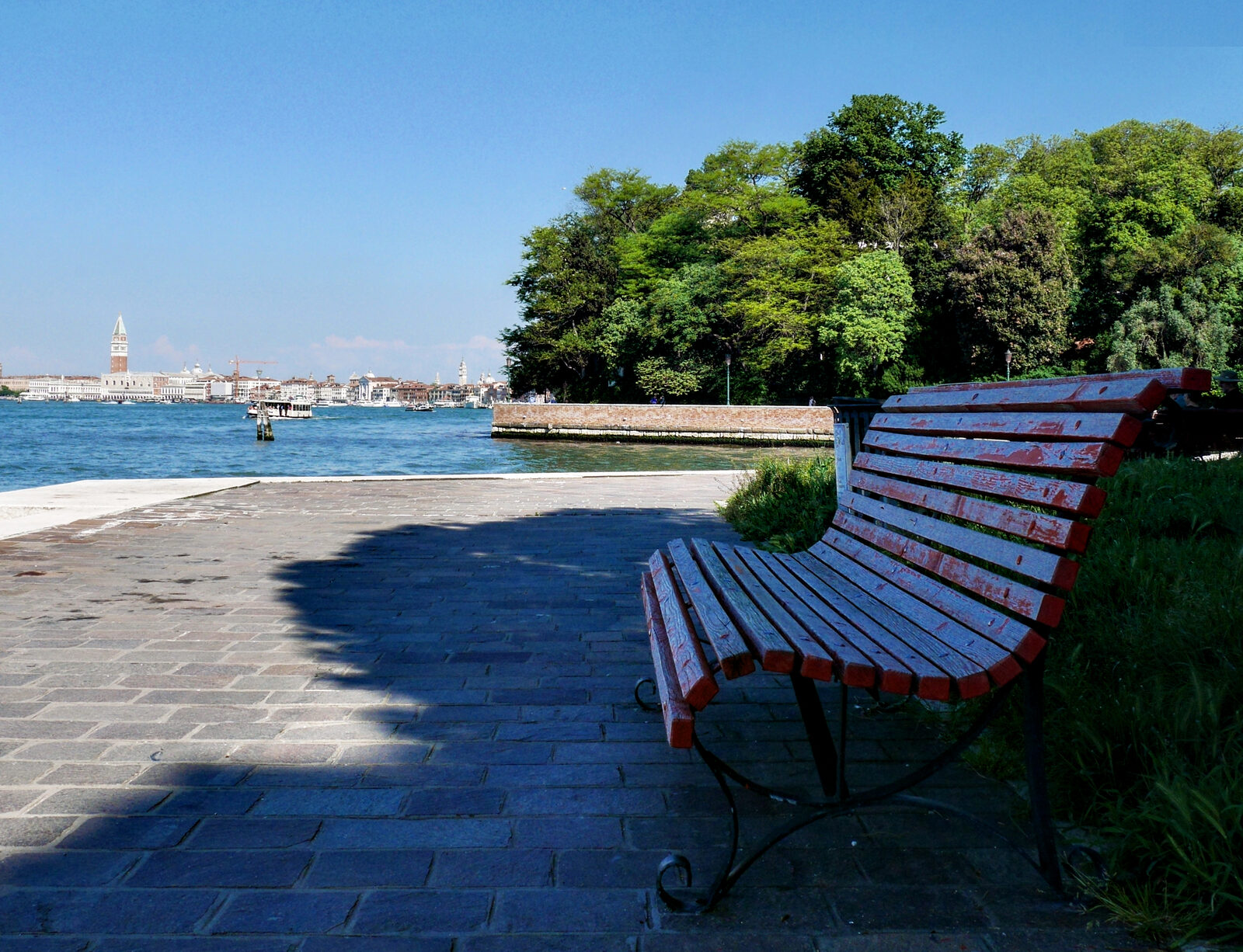 Parco delle Rimembranze : After a full day of wandering, here’s your reward: a quiet bench, a gentle breeze, and Venice sparkling before you.