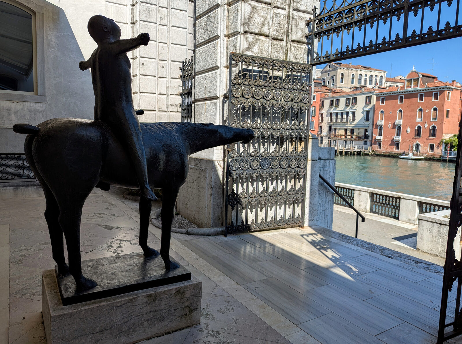 Peggy Guggenheim Collection : Heading back inside, you pass by Marino Marini’s cheeky ‘Angel of the City’