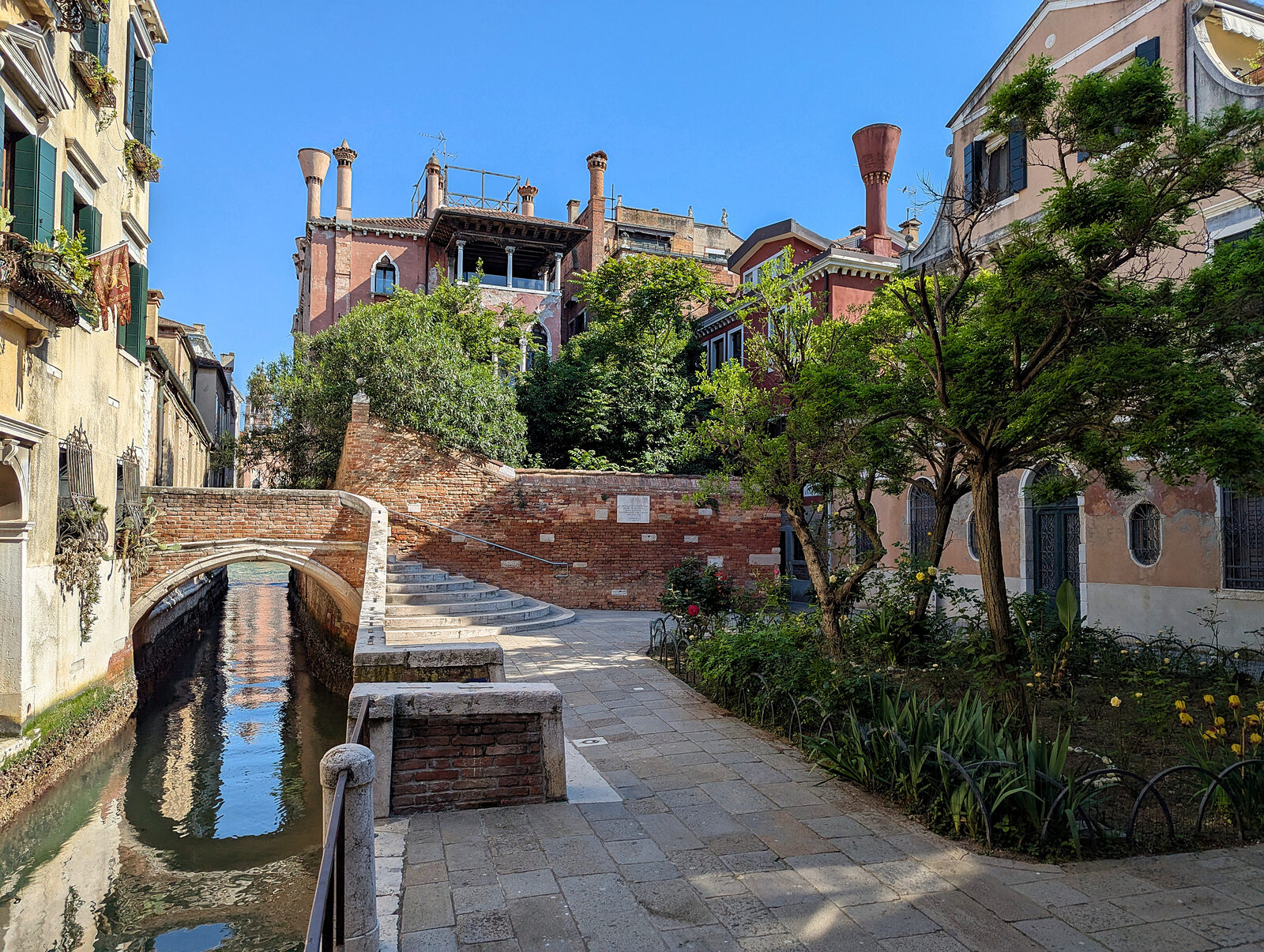 Peggy Guggenheim Collection : After your visit, wander the neighborhood and stumble upon hidden gems like the picturesque Campiello Barbaro