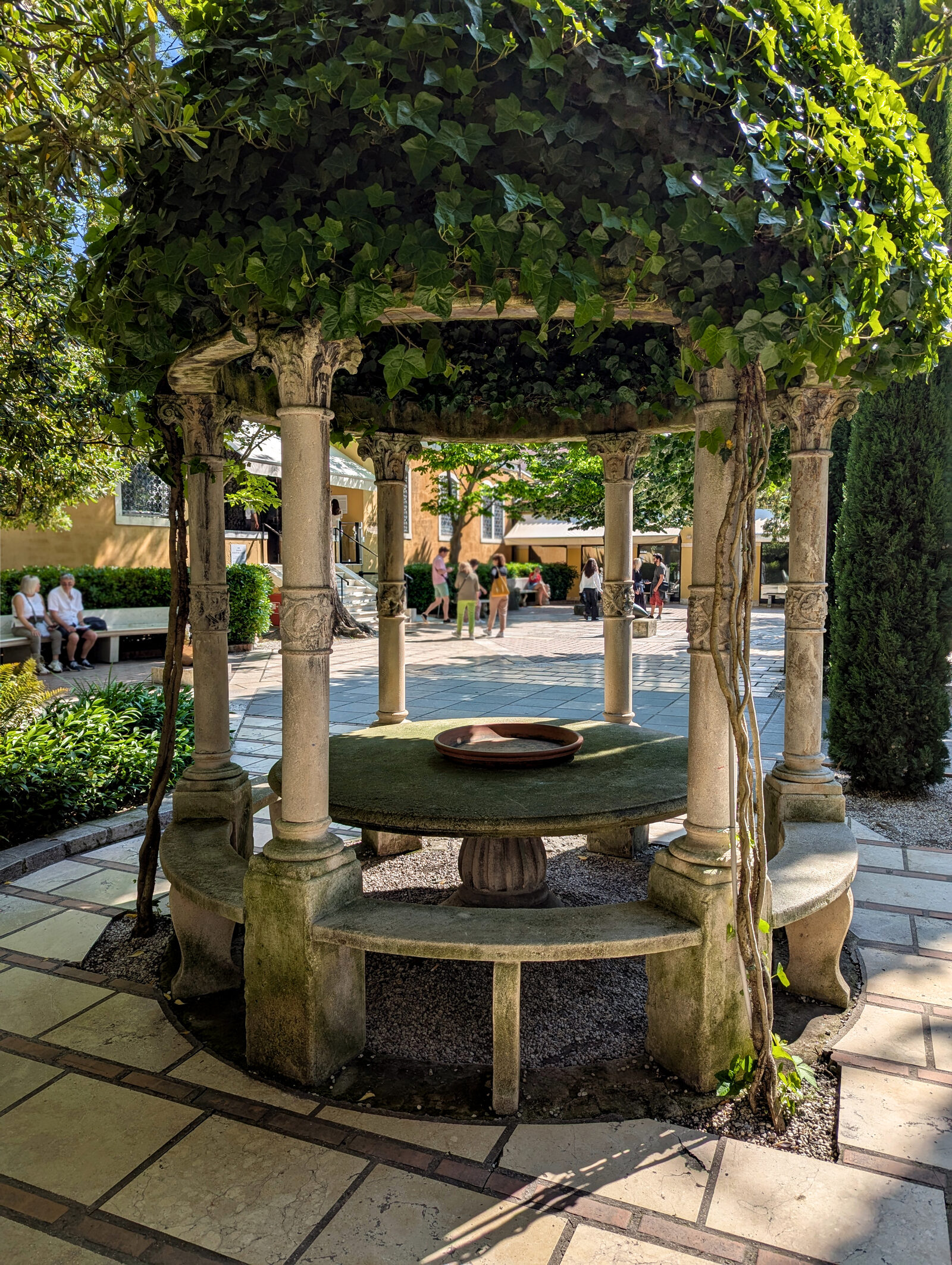 Peggy Guggenheim Collection : The sculpture garden unfolds as a living dialogue between plants and art
