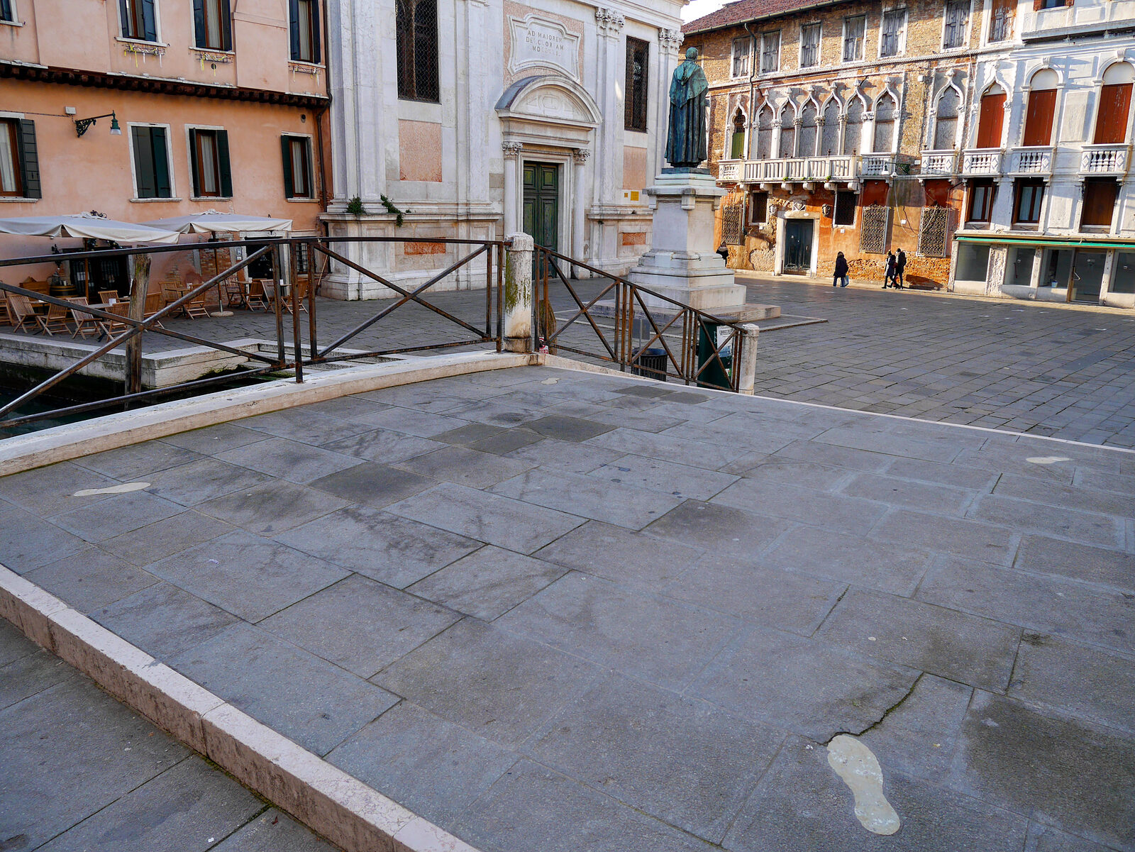 Ponte dei Pugni : Non era l'unico ponte teatro di simili scontri: anche a Cannaregio c'era il Ponte Santa Fosca.