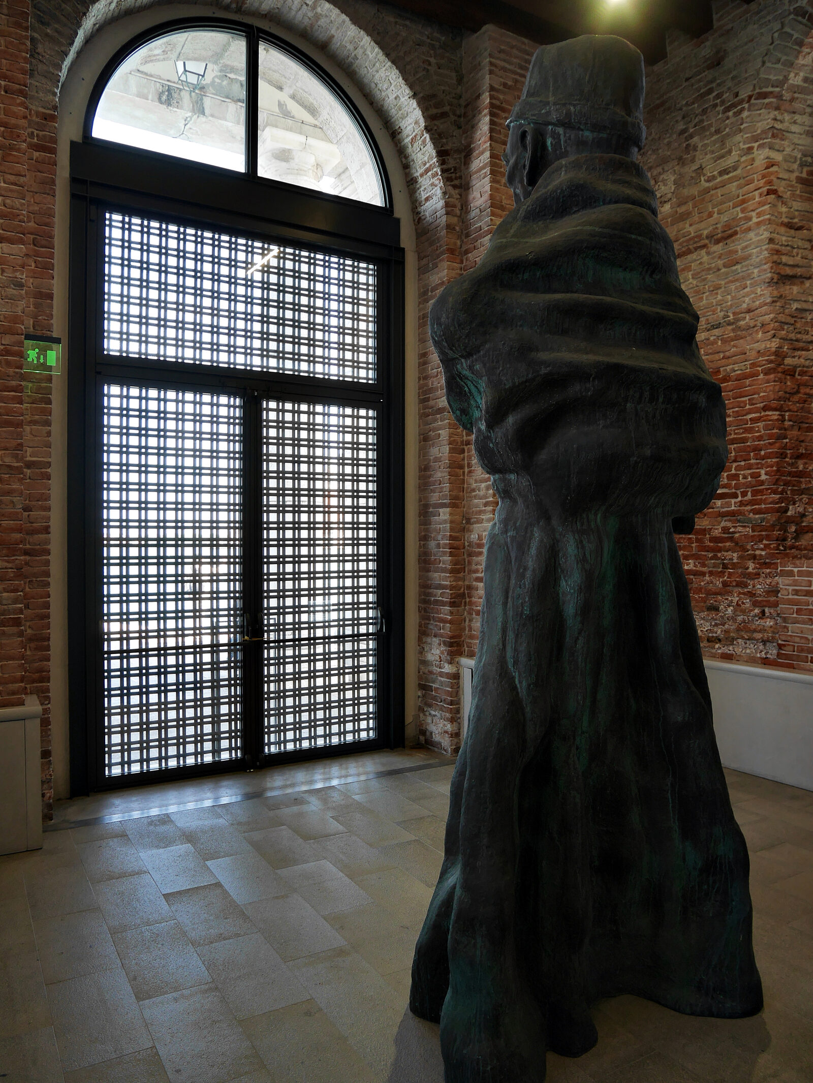 Punta della Dogana : Just beyond this gate is the waterfront, with those breathtaking 270° views over the San Marco Basin.