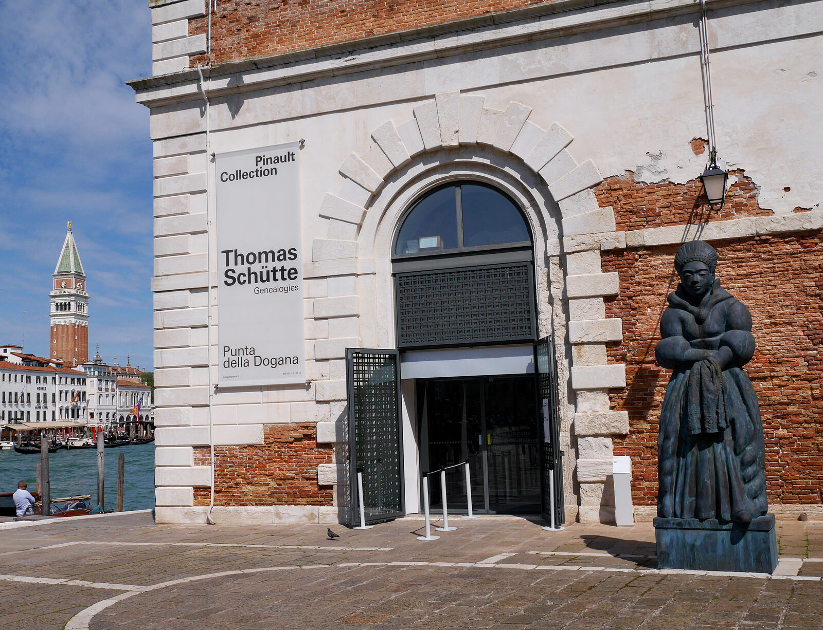 Punta della Dogana : But hey, let’s not forget to go inside the art gallery!