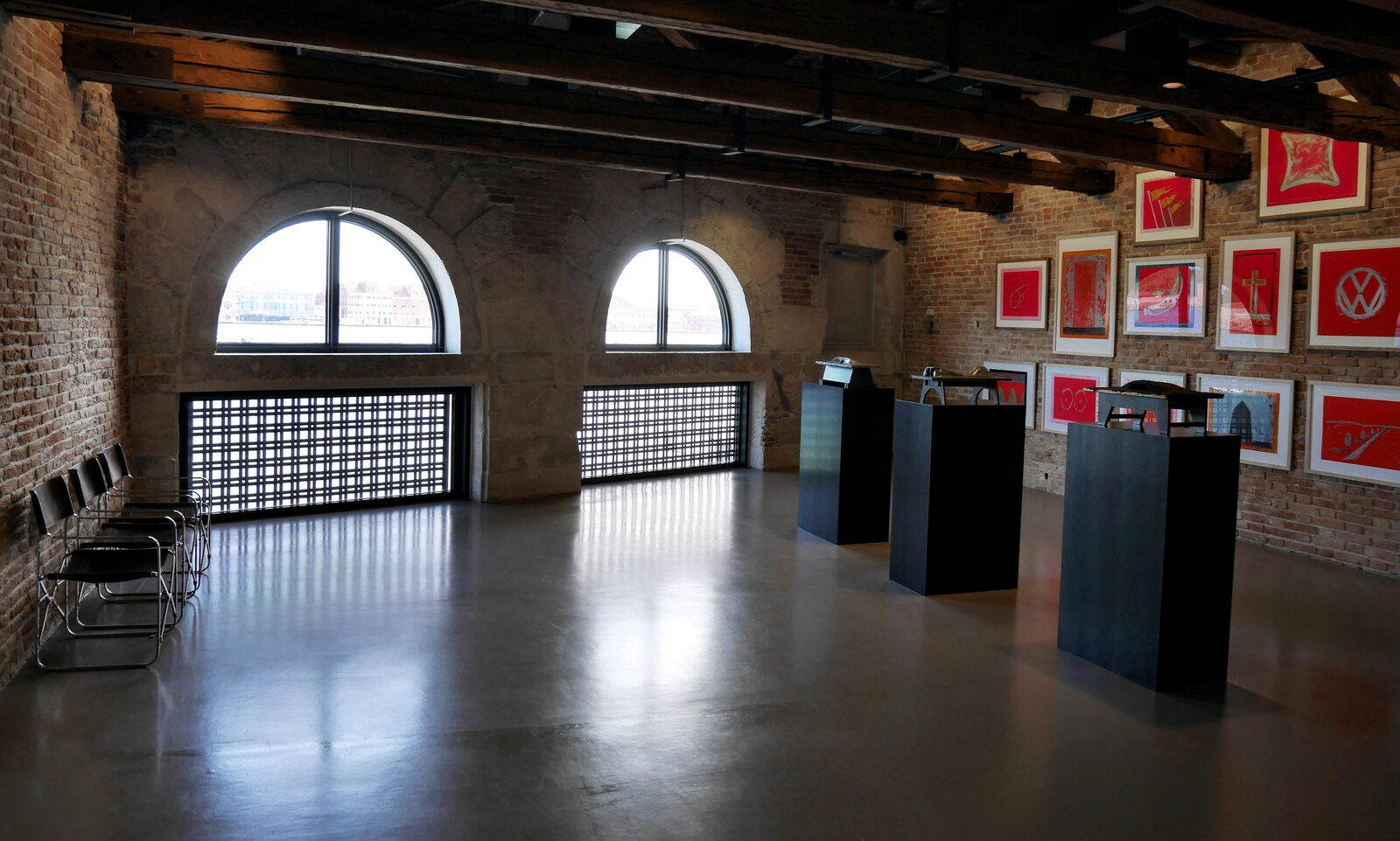 Punta della Dogana : Originally, the customs house had a single ground level, but it has since been divided into two separate floors.