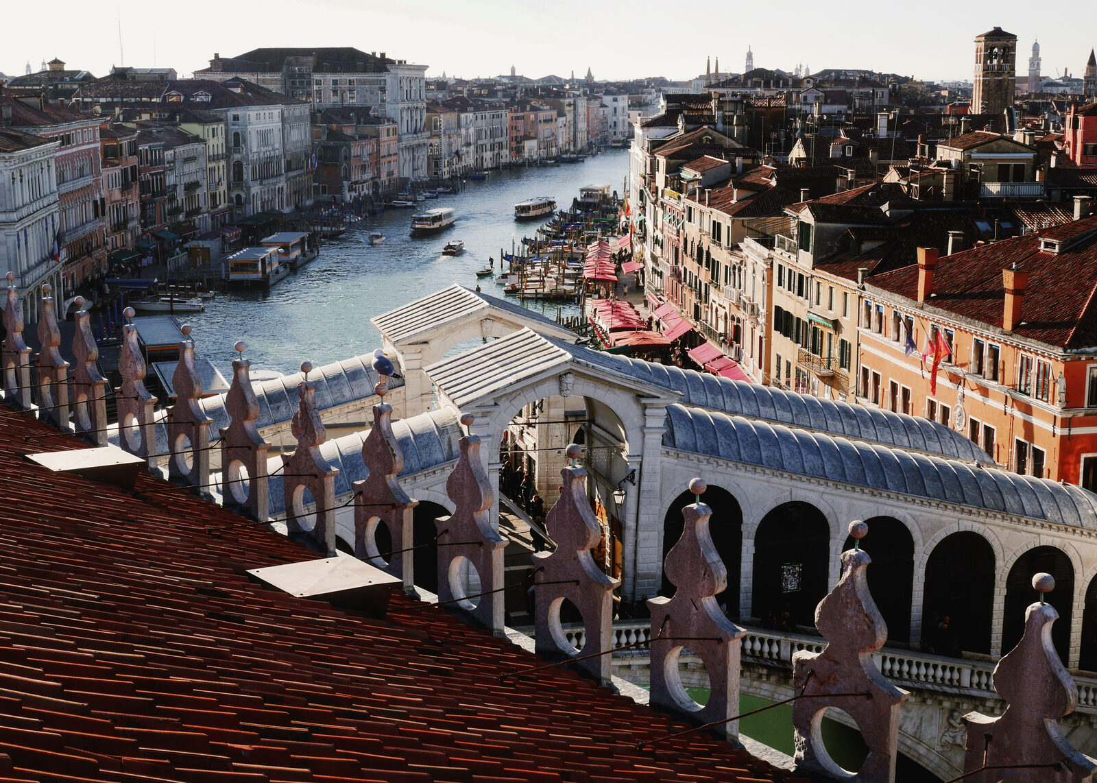Rialto Bridge : View from the rooftop terrace of Fondaco dei Tedeschi