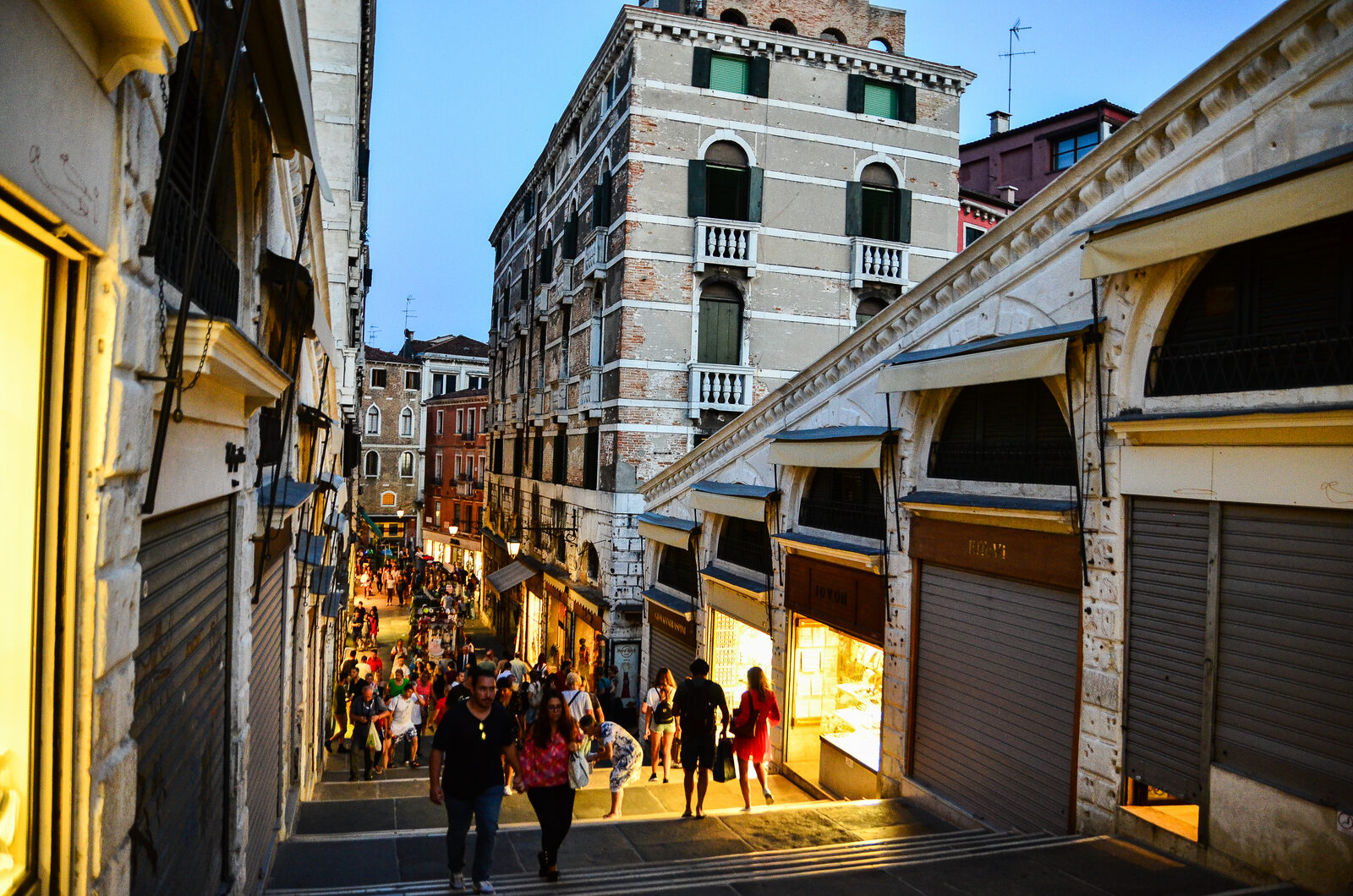 Rialto Bridge : Looking the opposite way, toward San Marco district, as evening approaches