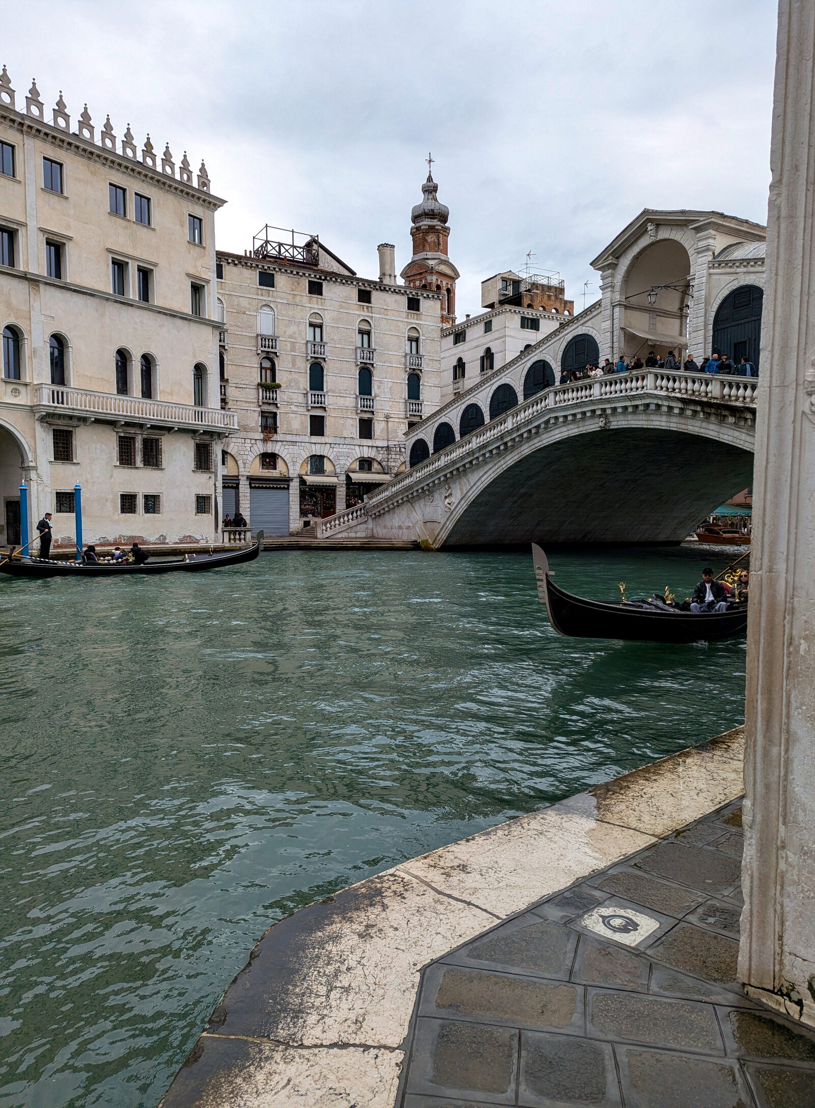 Rialto Bridge : This popular selfie spot is usually packed and only empty on rainy days or during acqua alta floods