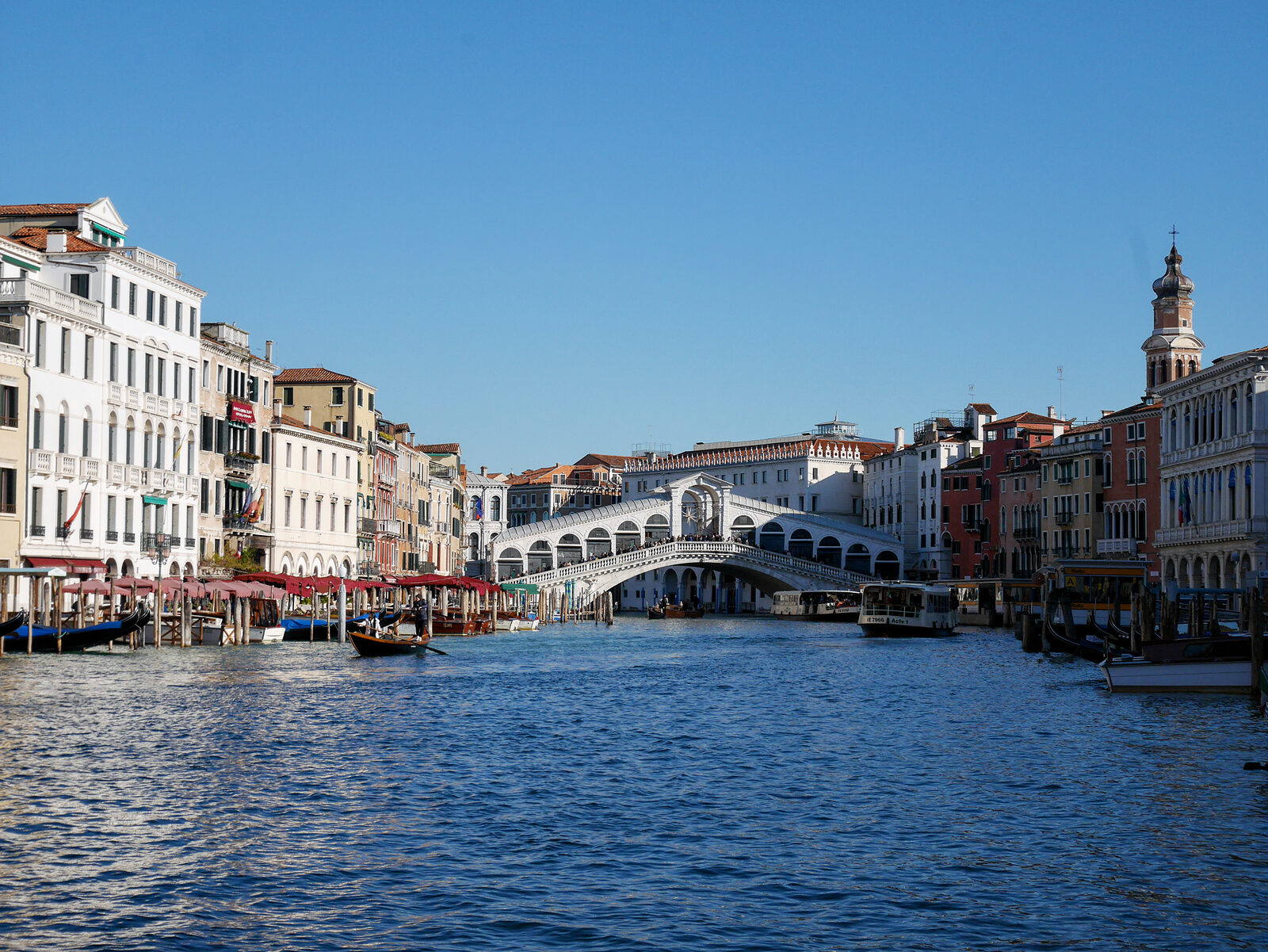 Rialto Bridge : This is the view of the bridge from the south as you cross Canal Grande on a traghetto from Riva del Vin
