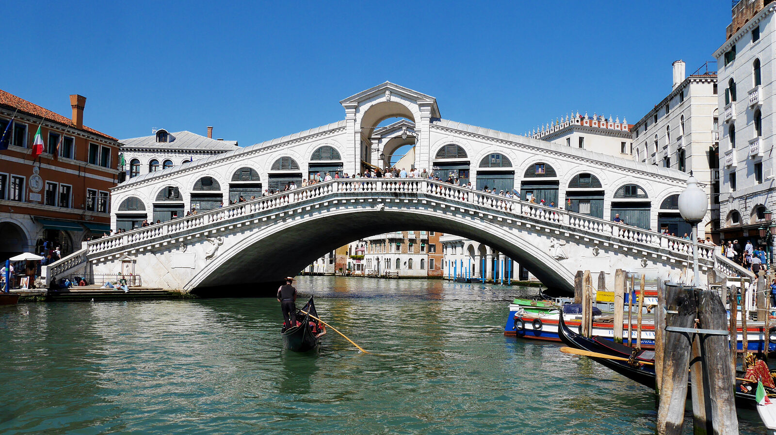 Rialto Bridge : Let’s wrap up with a quiet moment again, just as we started