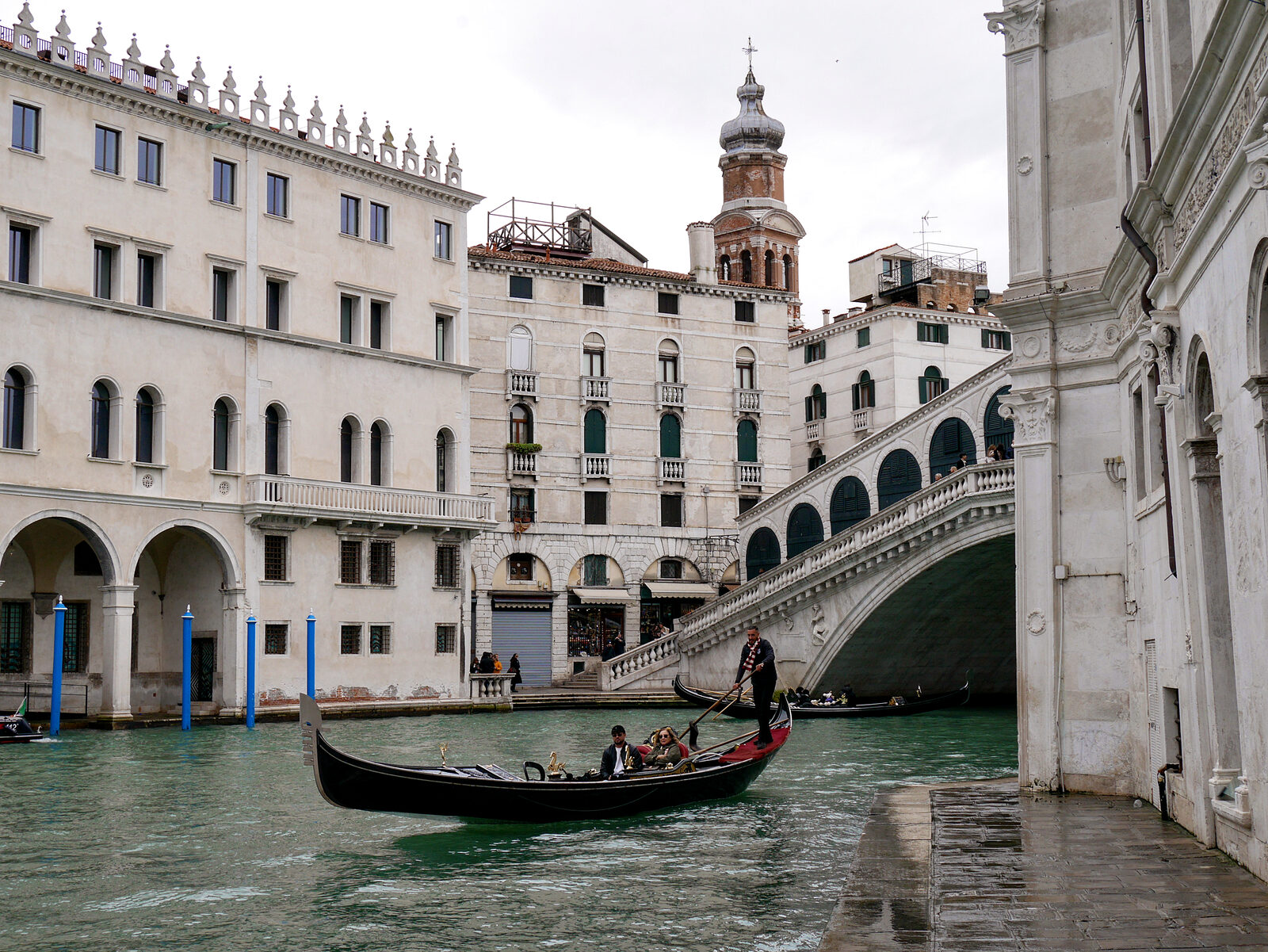 Rialto Bridge : Here's the bridge from the same angle, this time on a rainy day to mix things up a bit