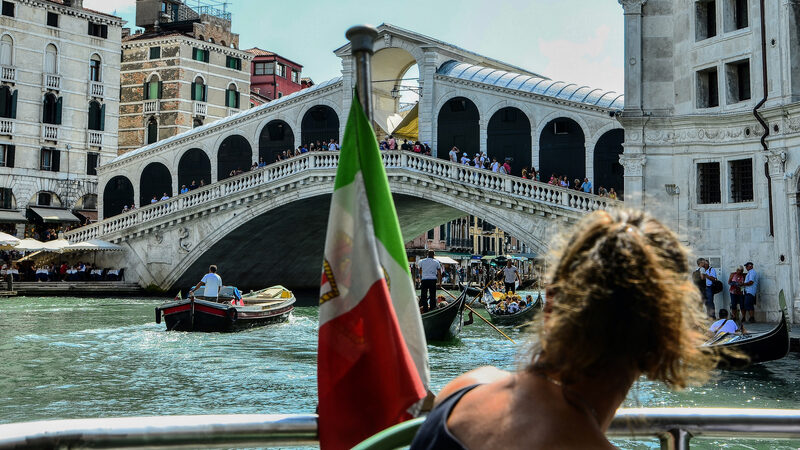Rialto Bridge : On the northern side of the bridge, Grand Canal makes a sharp 90-degree bend