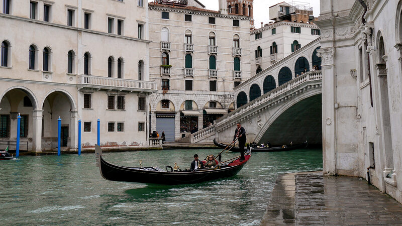 Rialto Bridge : Here's the bridge from the same angle, this time on a rainy day to mix things up a bit