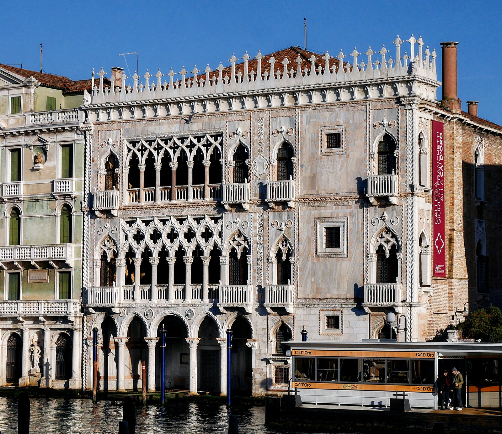 Rialto Market : The Ca' d'Oro is situated directly across the Canal Grande