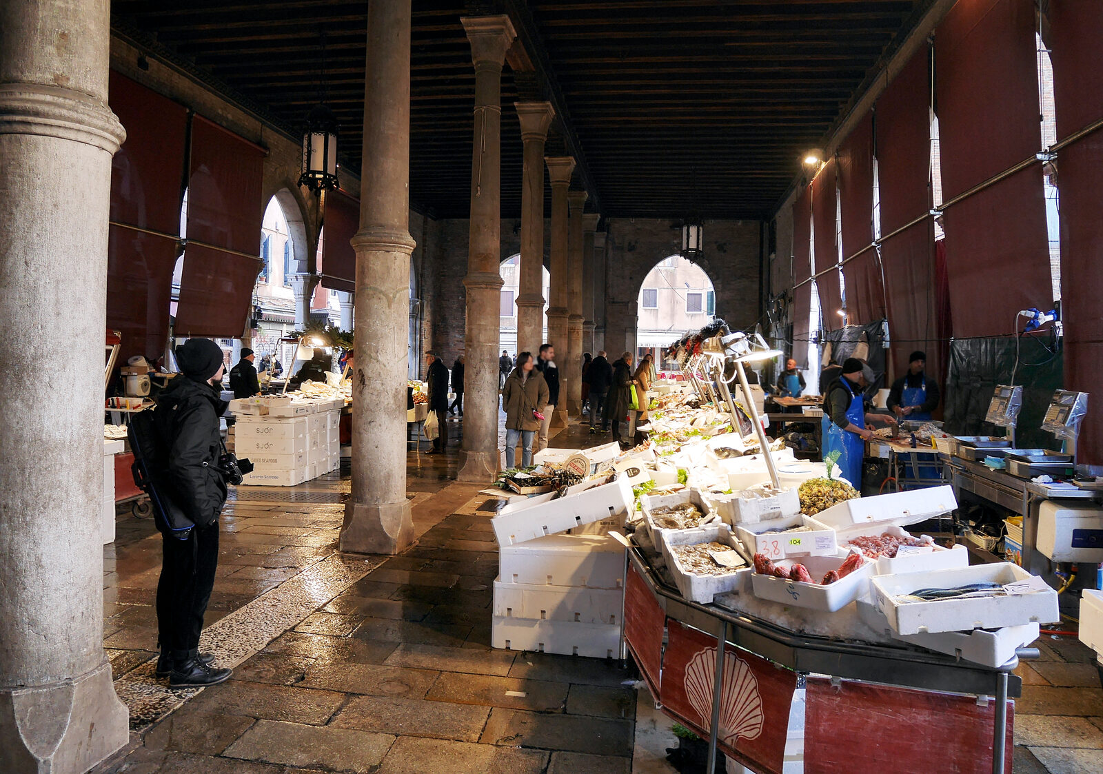 Rialto Market : The Pescheria (fish market) in the morning