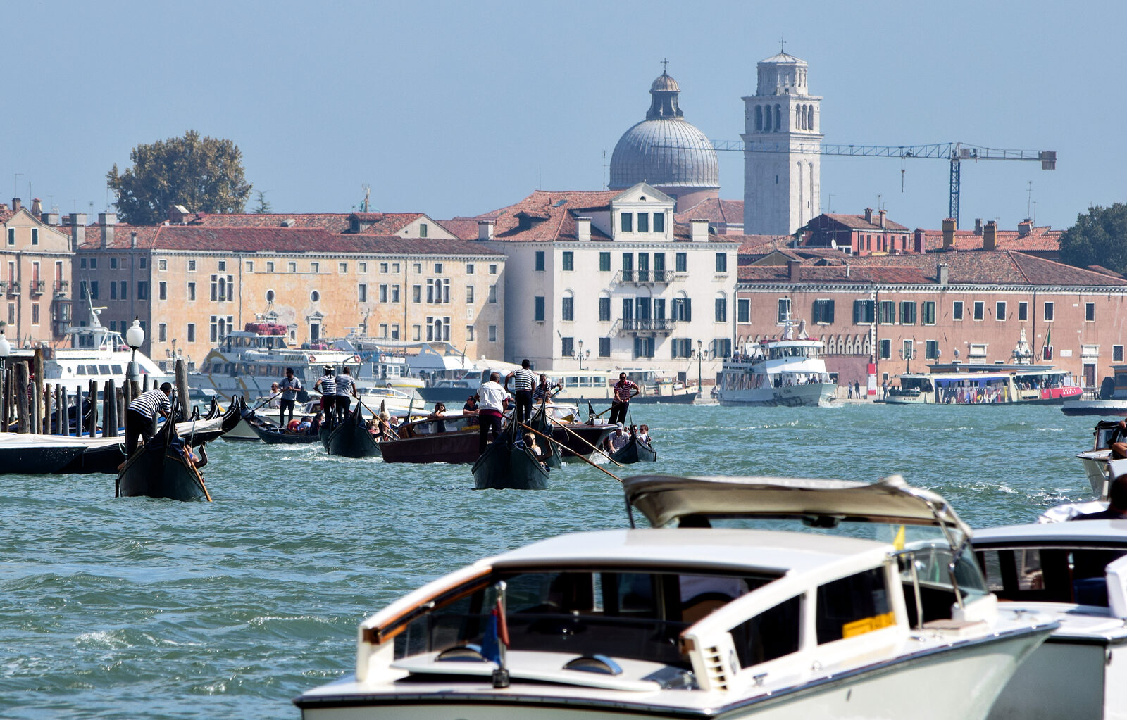 Riva degli Schiavoni : The boat traffic along the waterfront can be hectic at times, which makes it so fun to watch