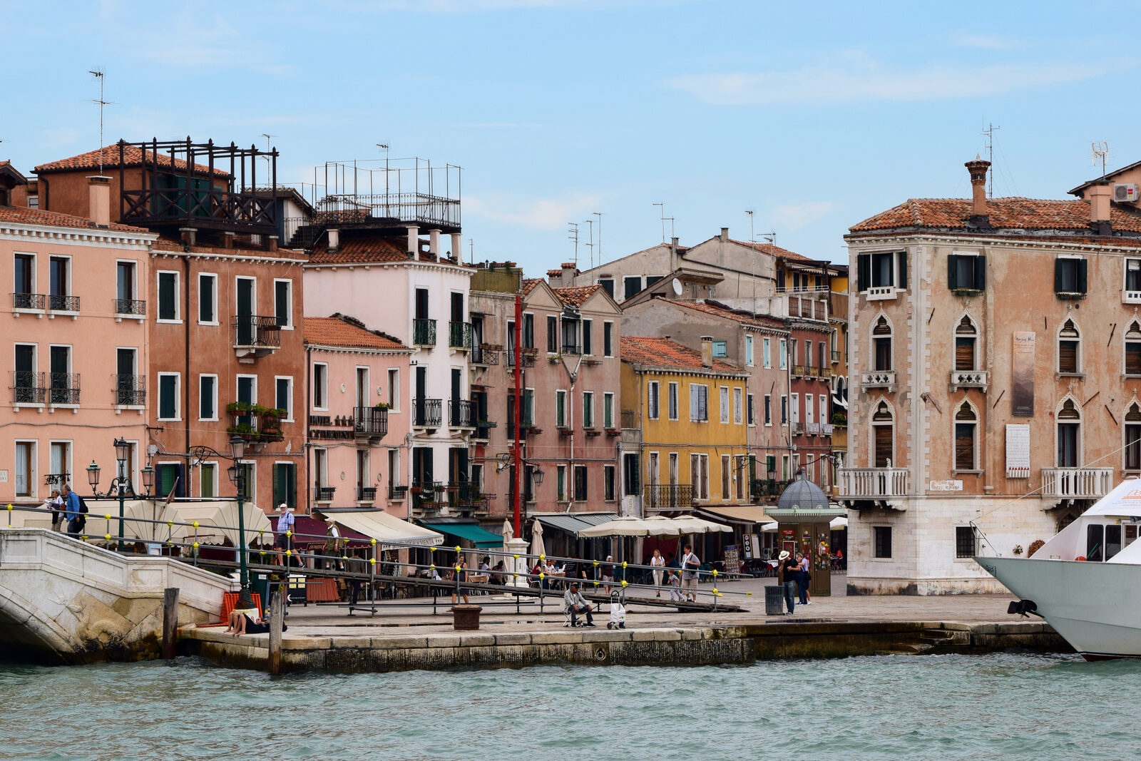 Riva degli Schiavoni : And it reaches more laid-back areas, such as the point where Via Garibaldi branches off