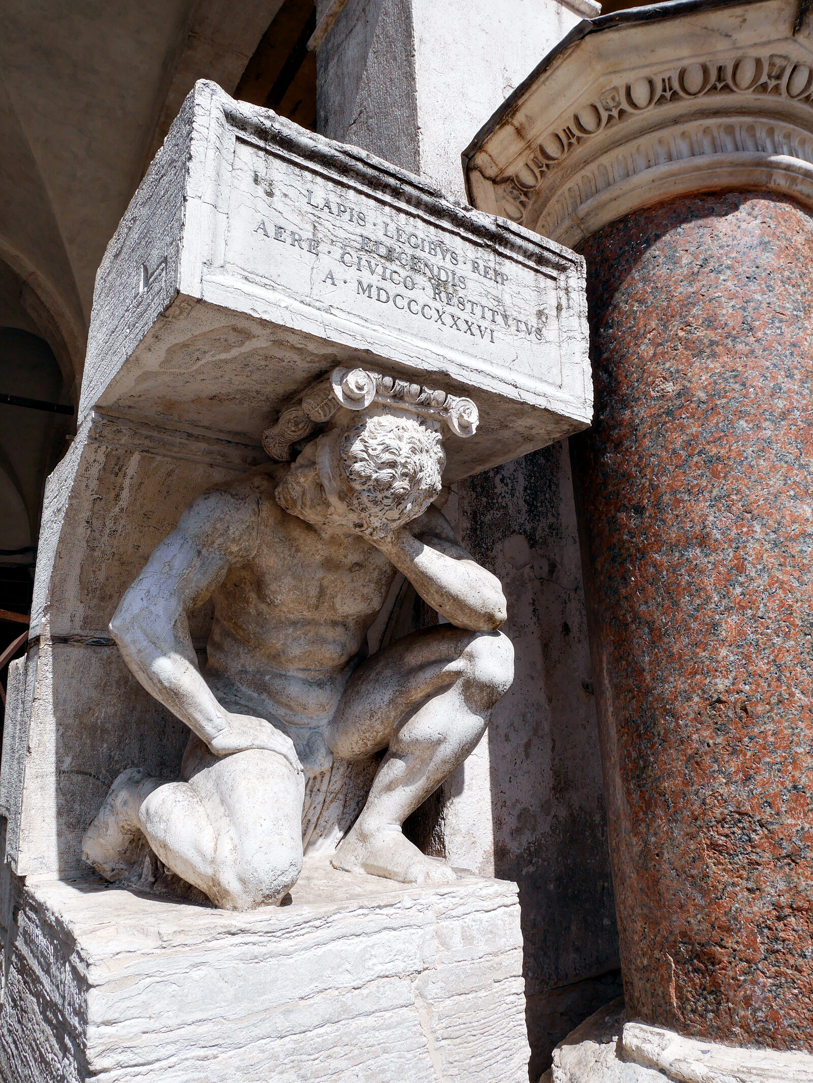 San Giacomo di Rialto : The statue marked the final stop in a public punishment: offenders had to run naked from Piazza San Marco and end their ordeal by kissing it