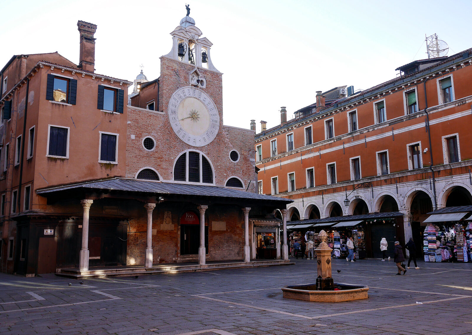 San Giacomo di Rialto : The large 24-hour clock makes the church easily identifiable, once you cross the Rialto Bridge