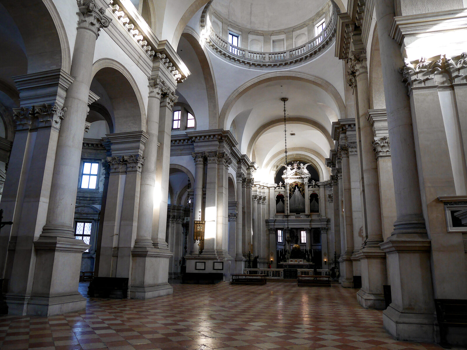 San Giorgio Maggiore : The bright interior of the nave, looking east towards the high altar