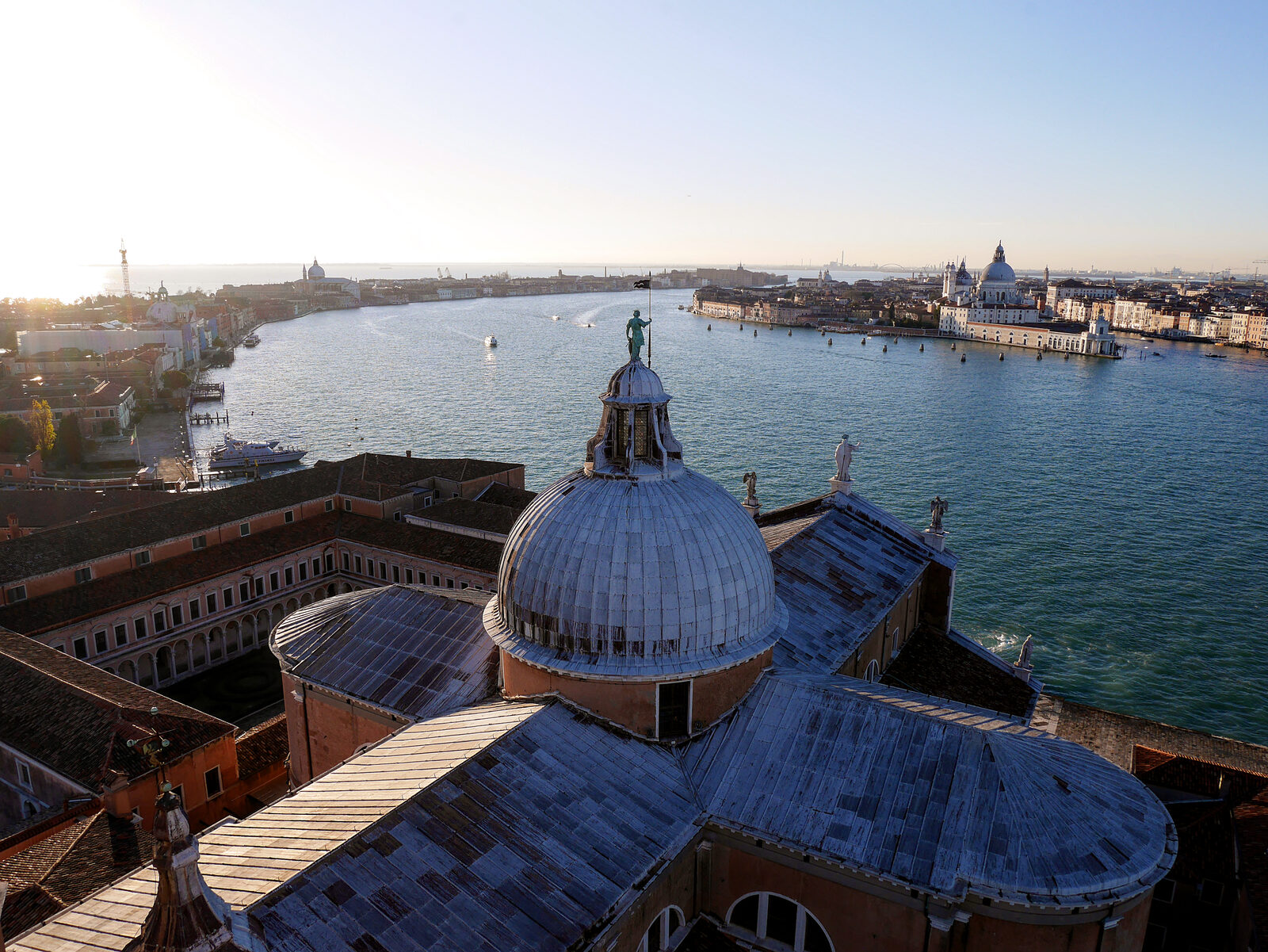 San Giorgio Maggiore : Once you ascend to the bell tower, the breathtaking 360-degree views start to unfold: this is the large Giudecca Canal