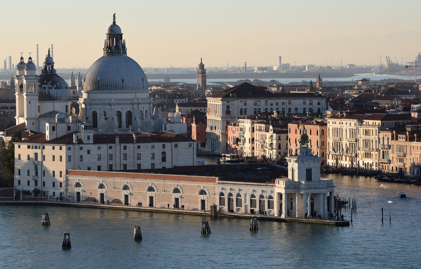 San Giorgio Maggiore : Zooming in on the entrance of the Canal Grande