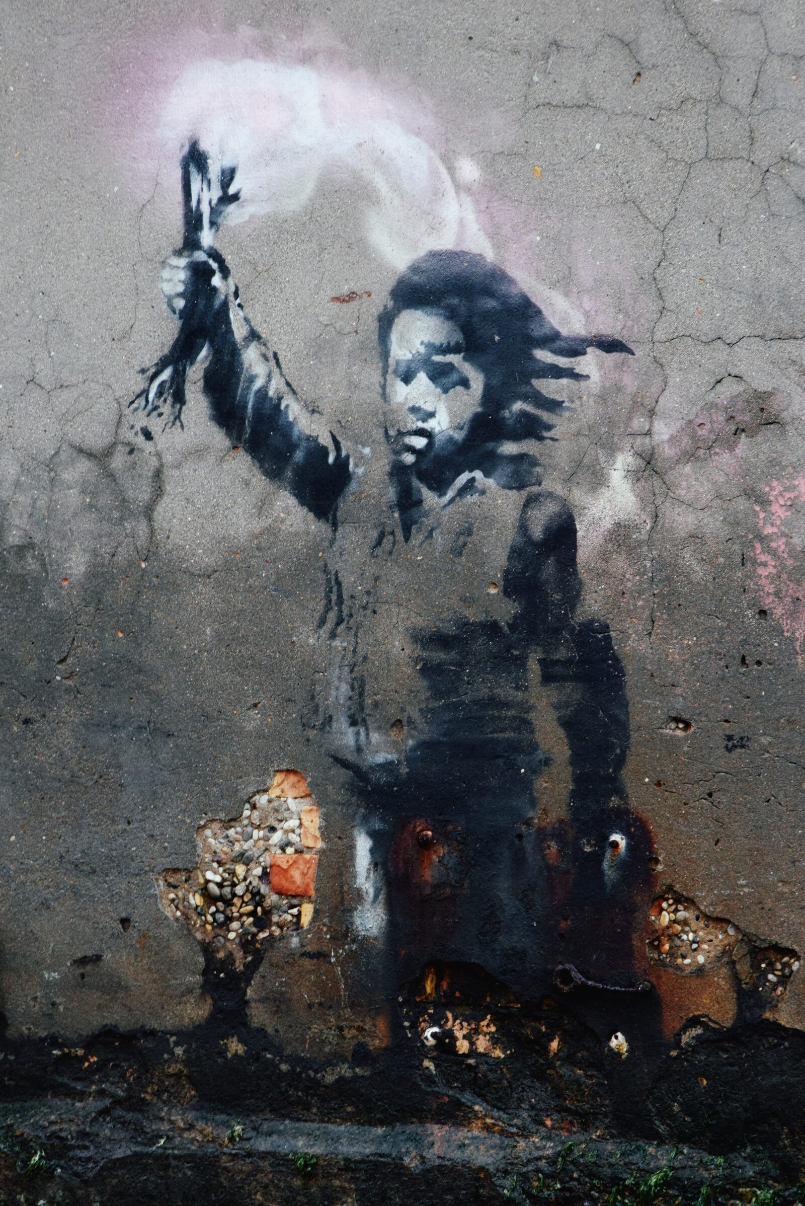 San Pantalon : You'll spot 'The Migrant Child' by Banksy on a canal-facing building positioned to the west of the church's entrance