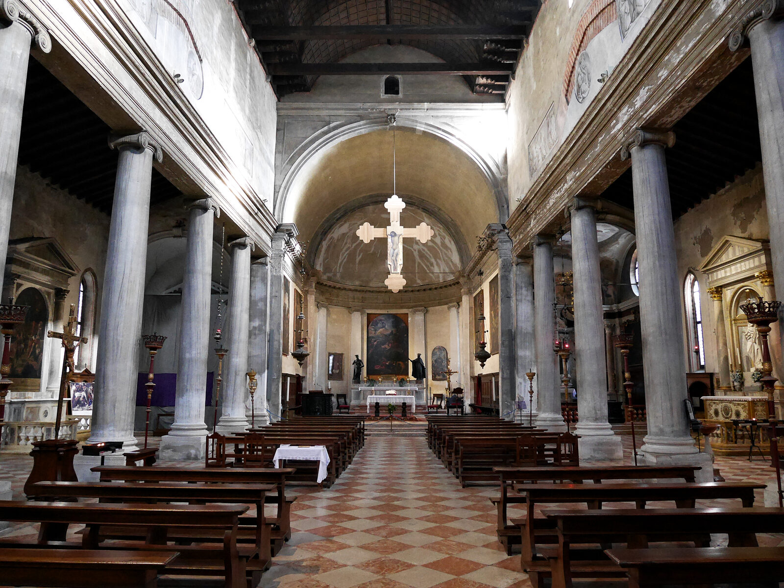 San Polo : The nave, facing the altar