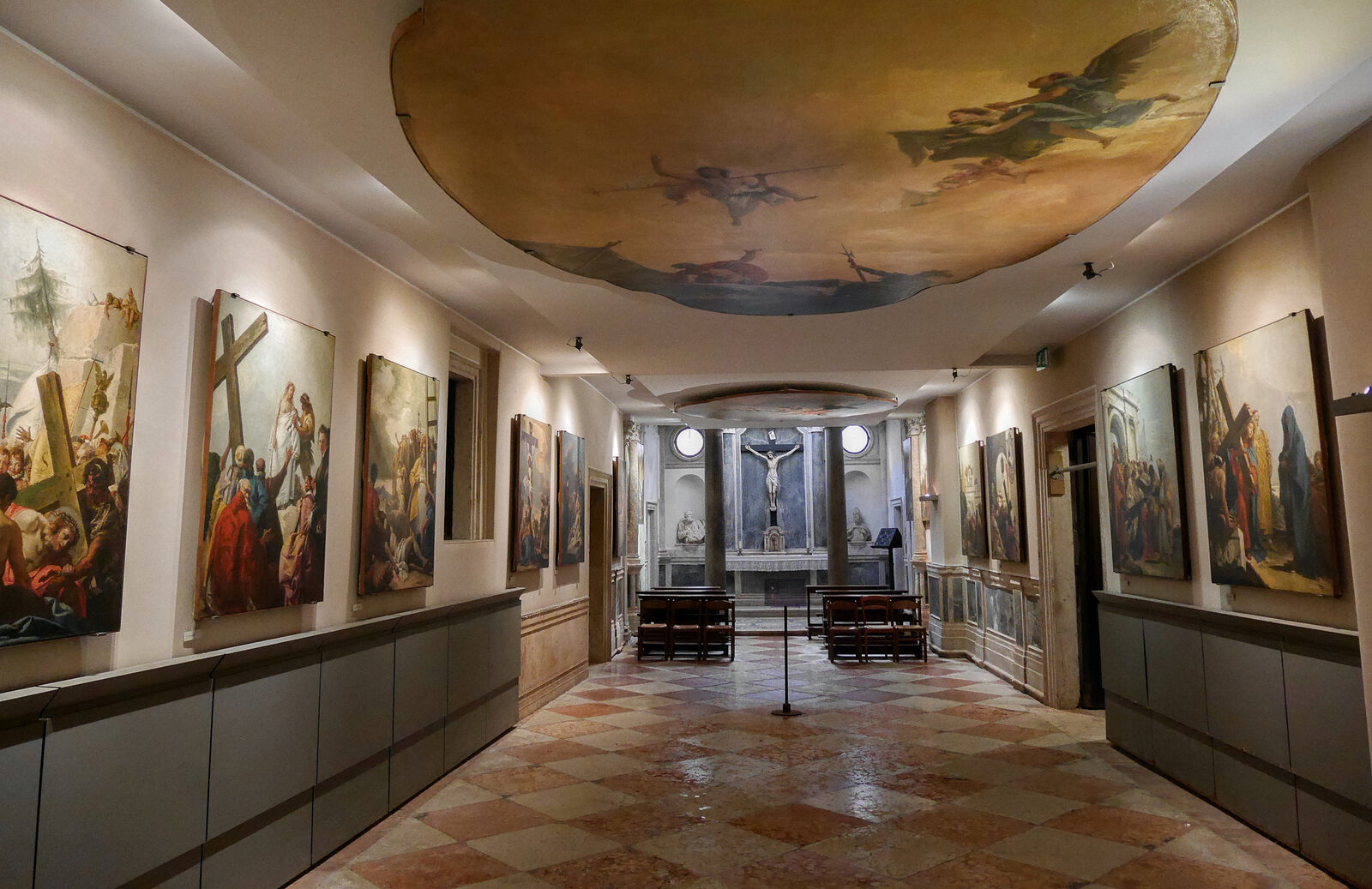 San Polo : The Oratory of the Crucifix displays the 14 Stations of the Cross, which were painted by Giandomenico Tiepolo during his early twenties