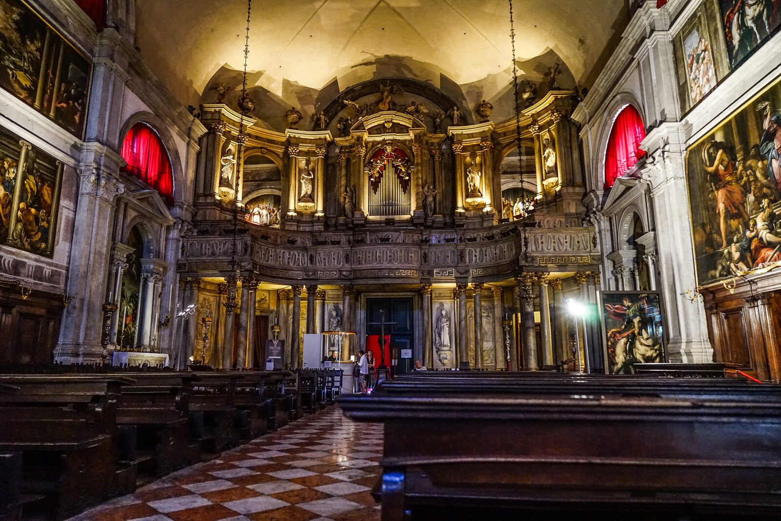 San Rocco : The impressive counter-facade with the organ loft