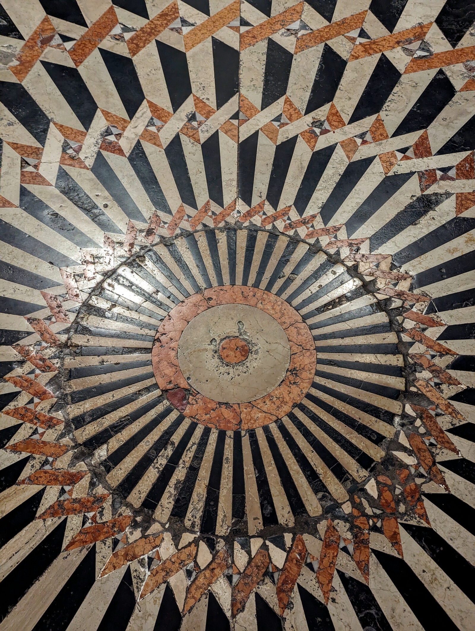 San Salvador : Detail on the marble mosaic floor