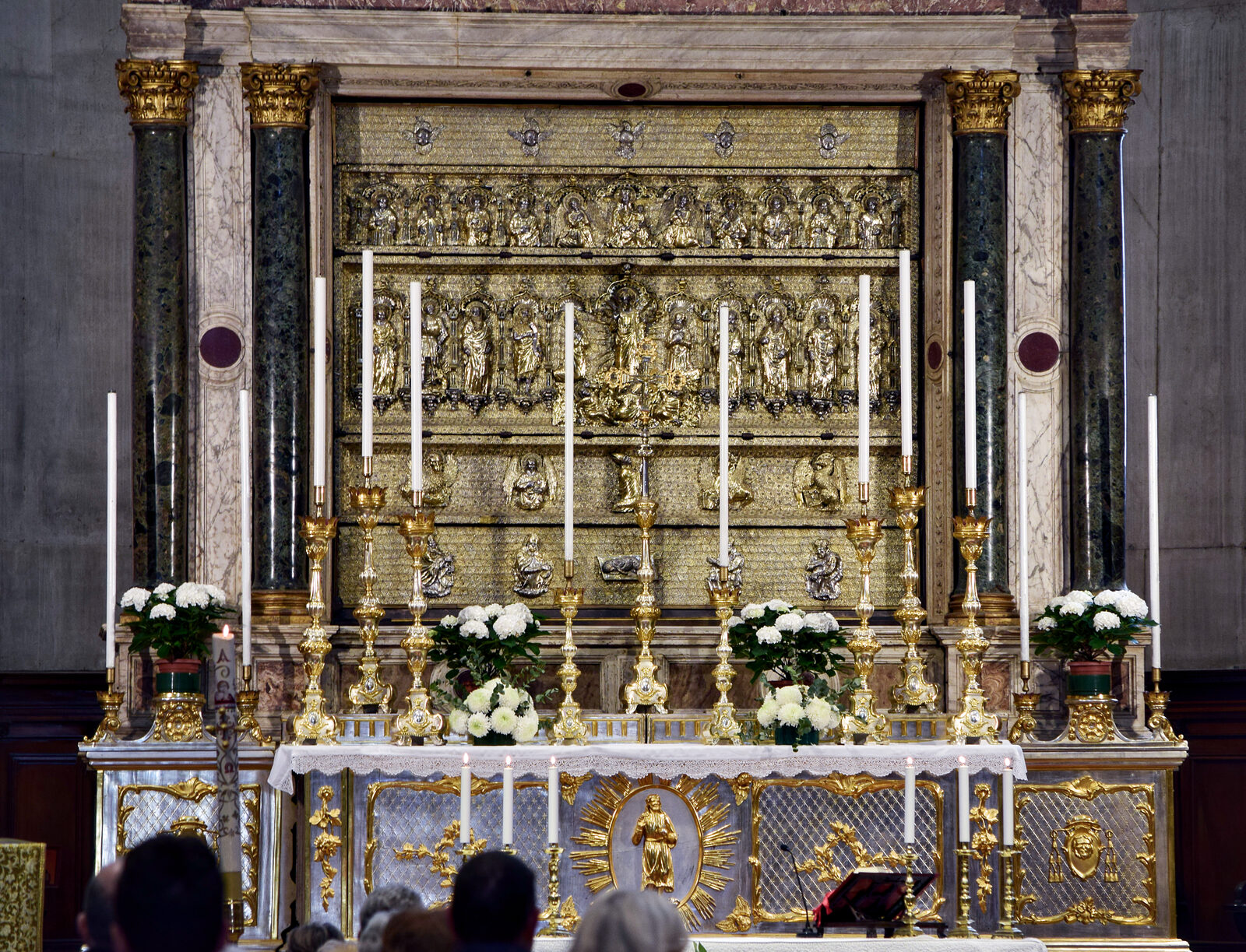San Salvador : Hidden behind the 'Transfiguration' and revealed only three times a year, the centuries-old Pala d’Argento is a remarkable silver altarpiece