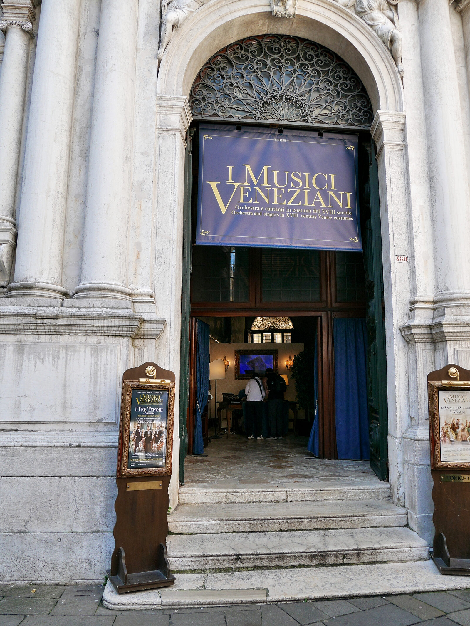 San Salvador : San Teodoro — and its magnificent Capitular Hall — can be experienced during concerts featuring musicians in traditional 18th-century Venetian costumes