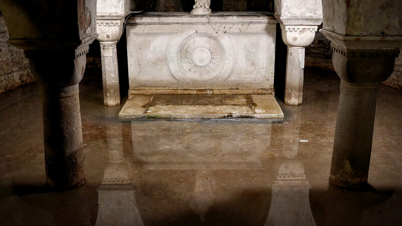 San Zaccaria : The flooded 10th-century Romanesque crypt