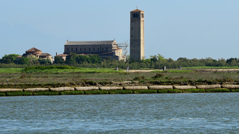 Santa Maria Assunta : Seen from afar, the church and its bell tower are among the few remaining buildings on the island