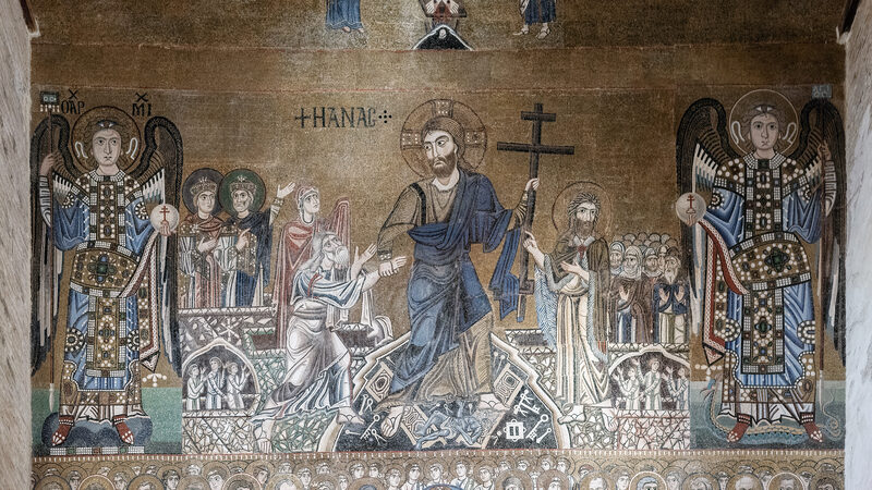 Santa Maria Assunta : The upper-middle section depicts the Resurrection with a powerful and commanding image of Christ, symbolizing the victory of good over evil