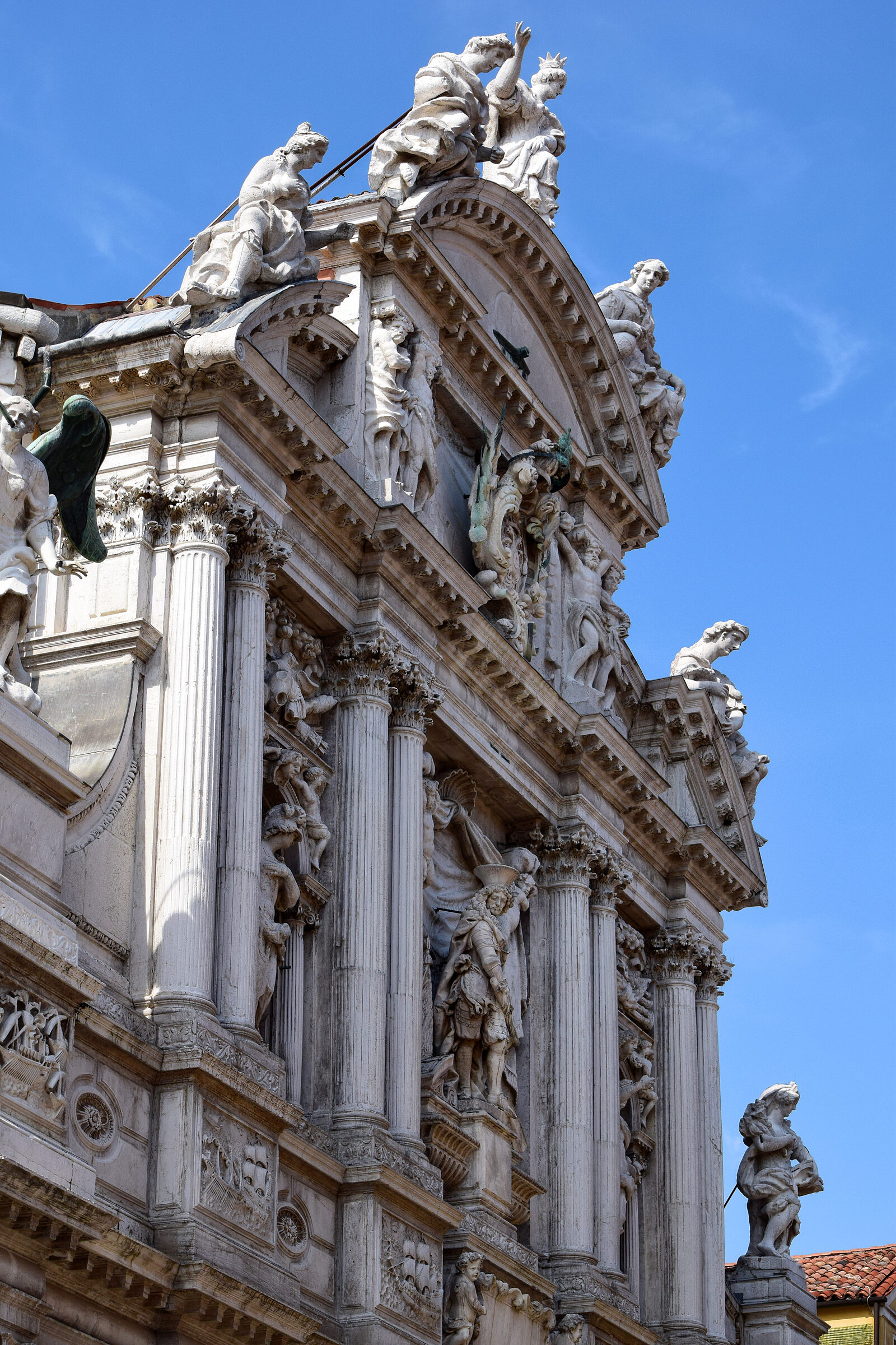 Santa Maria del Giglio : Today, the facade remains one of the finest examples of Venetian Baroque architecture