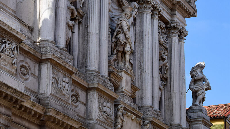 Santa Maria del Giglio : Today, the facade remains one of the finest examples of Venetian Baroque architecture
