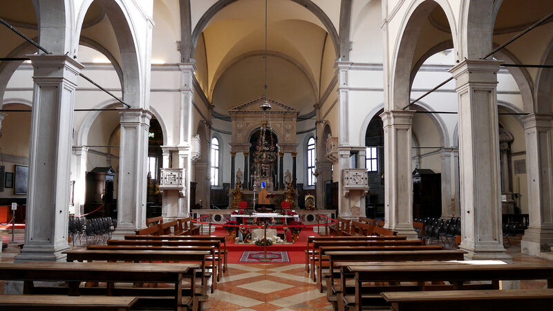 Santa Maria Formosa : The luminous interior features a main altar flanked by large archways that open fluidly into the lateral chapels